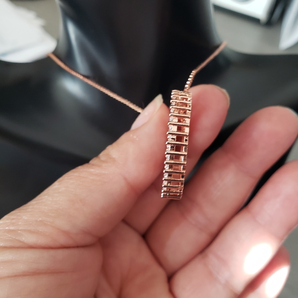Initial (F) Necklace new - Picture 6 of 6